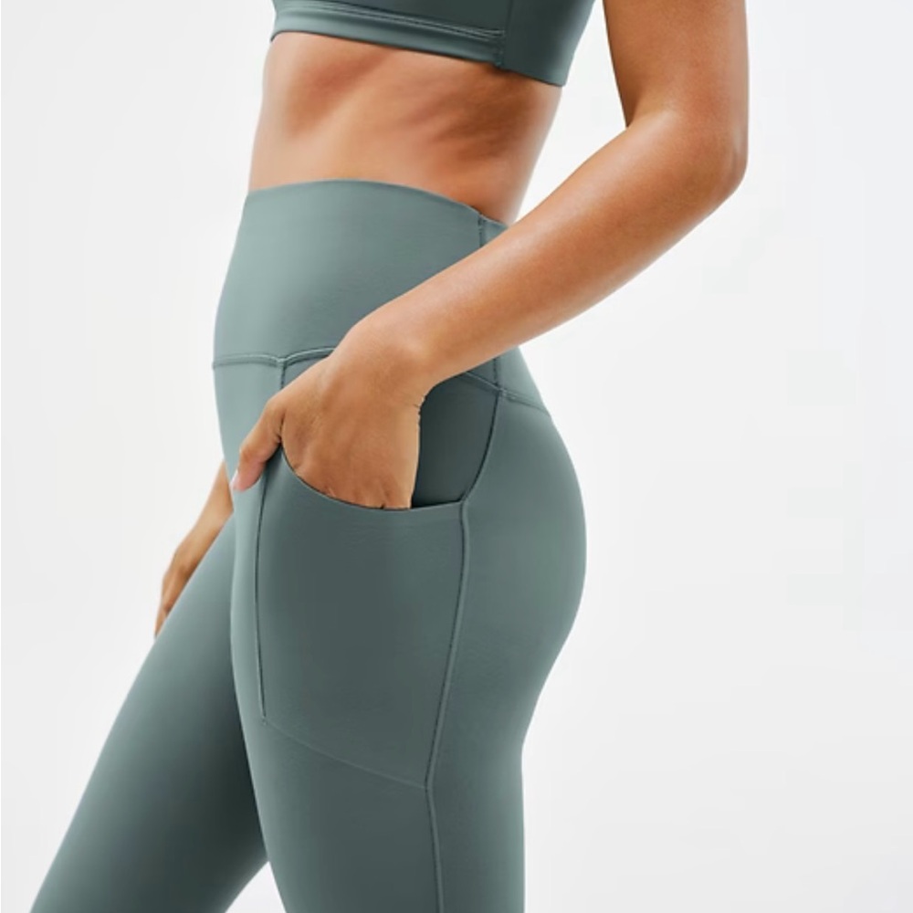 Athleta Salutation Stash II High Rise 7/8 Legging **Short**
